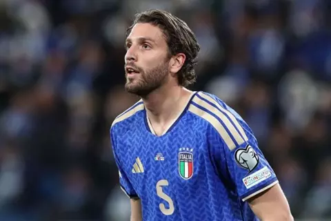 "محطم والدموع تملأ عيني".. لوكاتيلي يكسر الصمت بعد وداع إيطاليا تصفيات كأس العالم